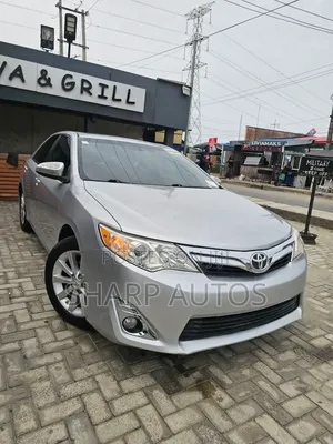 Toyota Camry XLE V6 4dr Sedan (3.5L 6cyl 6A) 2012 Silver