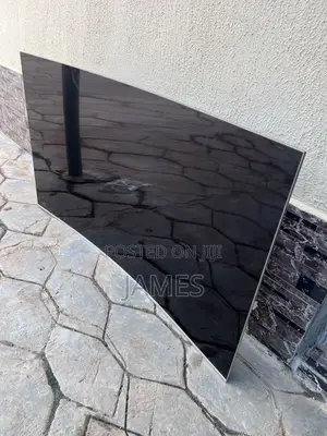 Hisense Frameless Curve Tv 55 Inch Neatly Used