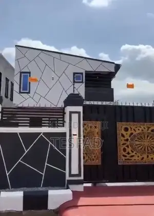 Furnished 9bdrm Block of Flats in Alakuko for sale