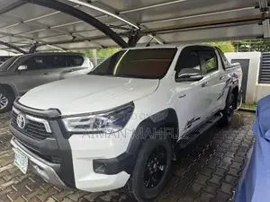 Toyota Hilux SR5 4x4 2017 White