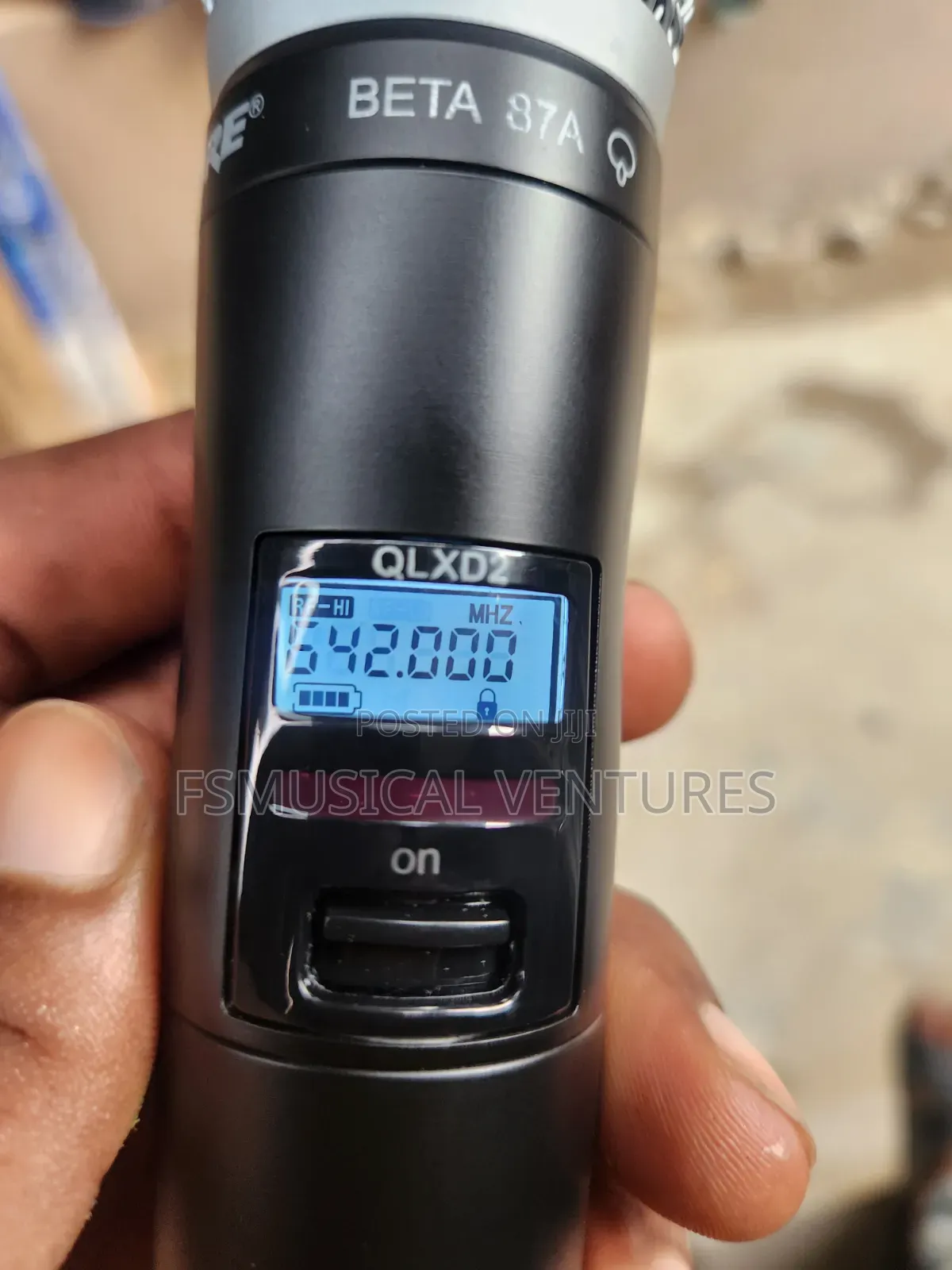 Shure Qlxd24/Beta87a Handheld Wireless System