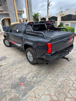 Toyota Tacoma Limited Double Cab 4WD 5.0 ft. SB 2025 Black