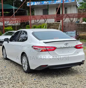 Toyota Camry LE FWD (2.5L 4cyl 8AM) 2018 White
