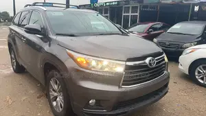 Toyota Highlander XLE 4dr SUV AWD (3.5L 6cyl 6A) 2015 Gray