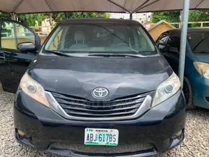 Toyota Sienna 2012 Black