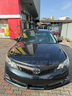 Toyota Camry XLE 4dr Sedan (2.5L 4cyl 6A) 2014