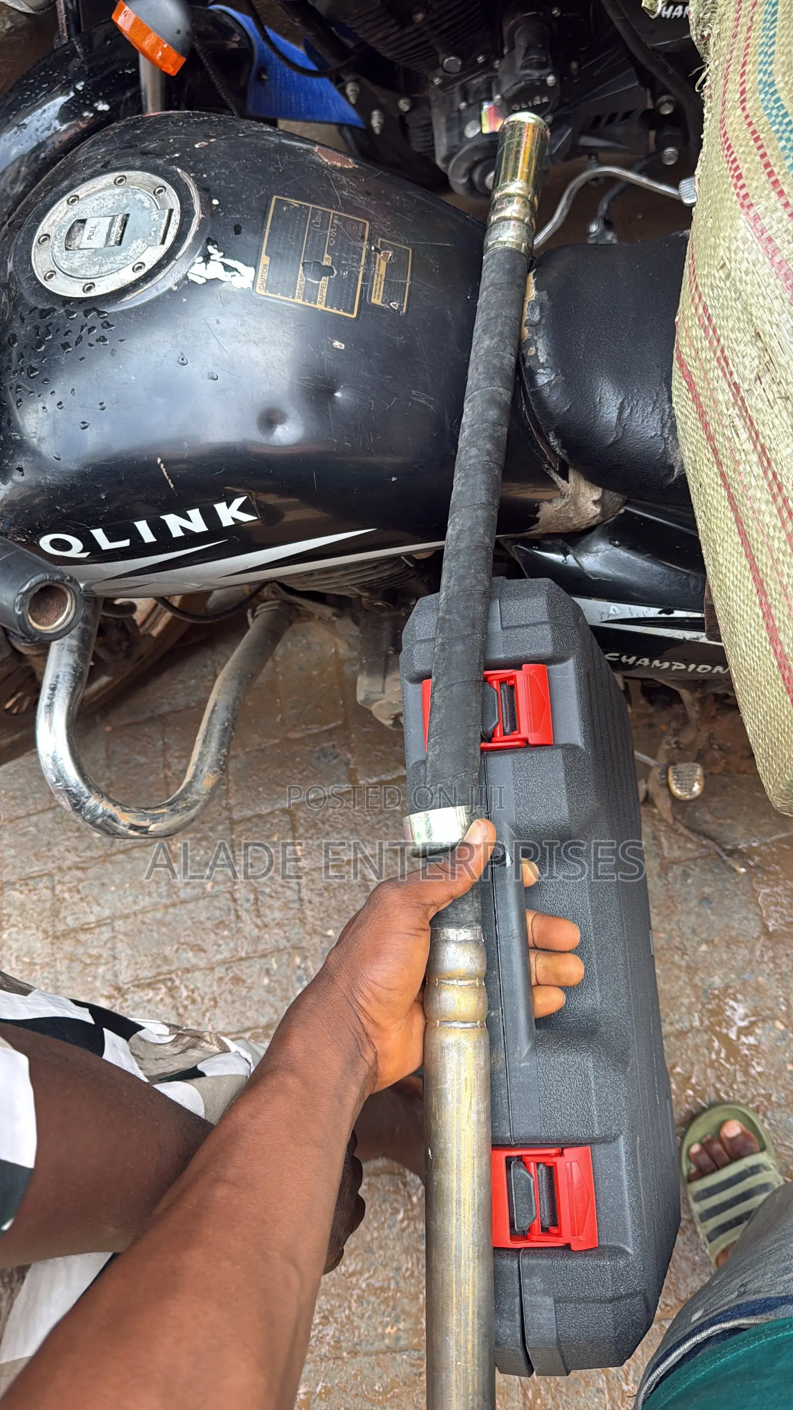 Cordless Concrete Vibrator 98 Volts