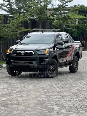 Toyota Hilux 2024 Black