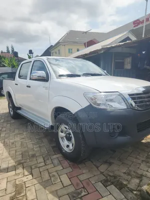 Toyota Hilux 2012 White