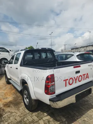 Toyota Hilux 2012 White