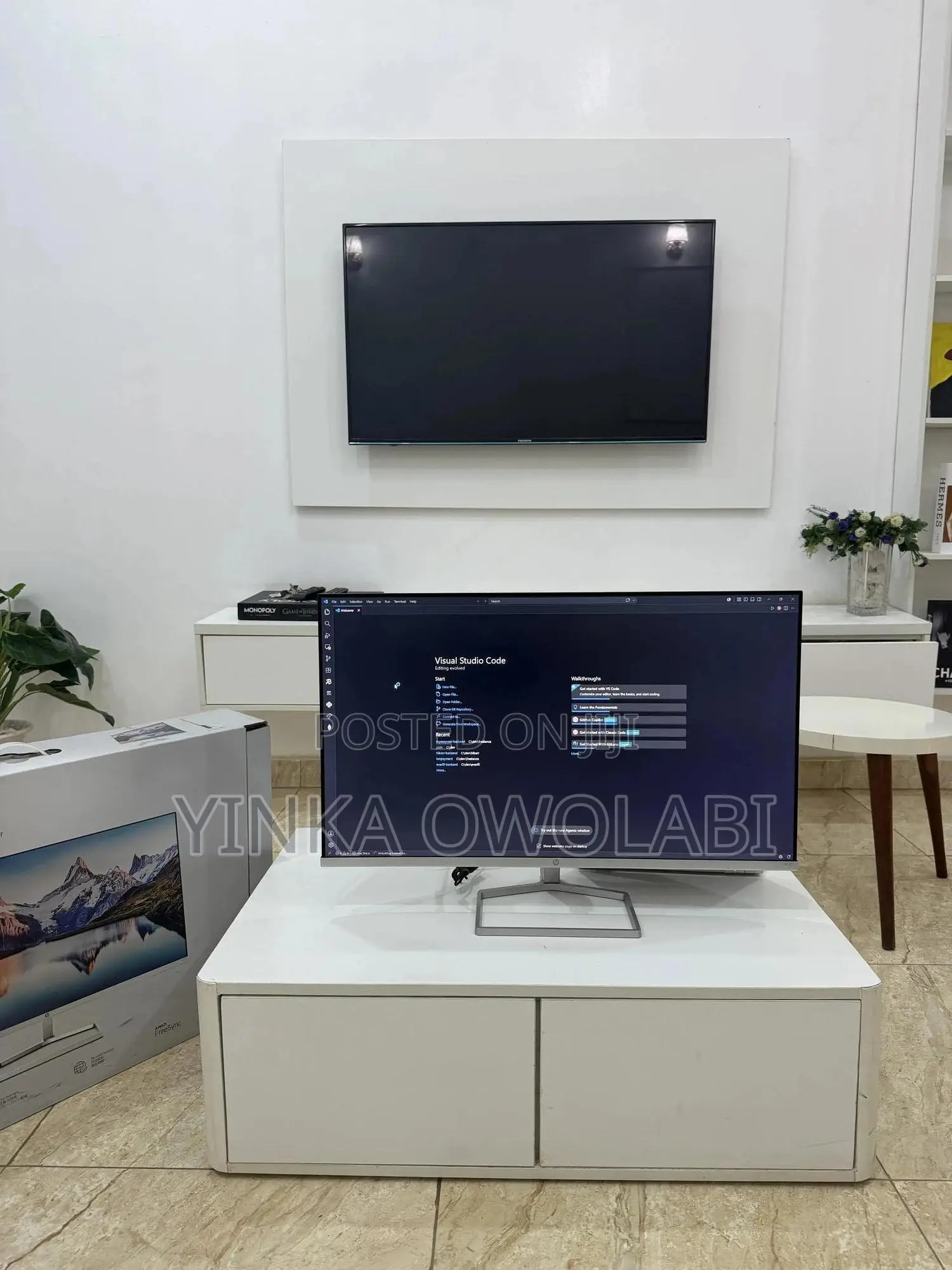 HP M32f Monitor (1 Month Used)