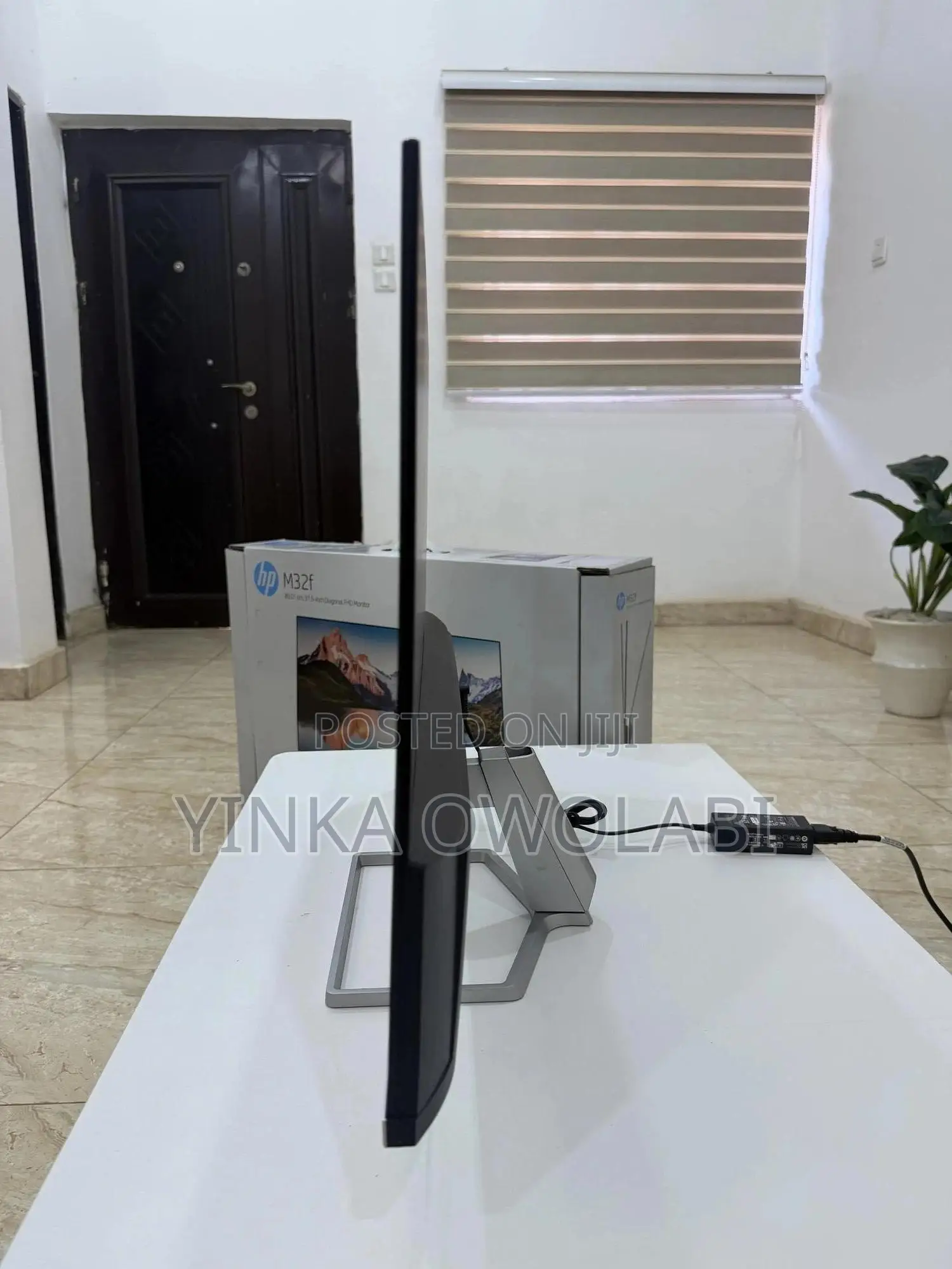 HP M32f Monitor (1 Month Used)