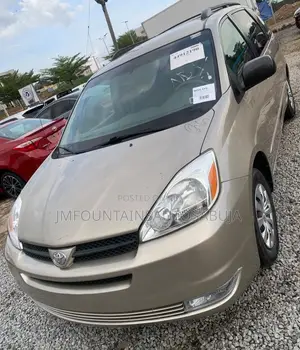 Toyota Sienna LE 8 Passenger 2010 Gold
