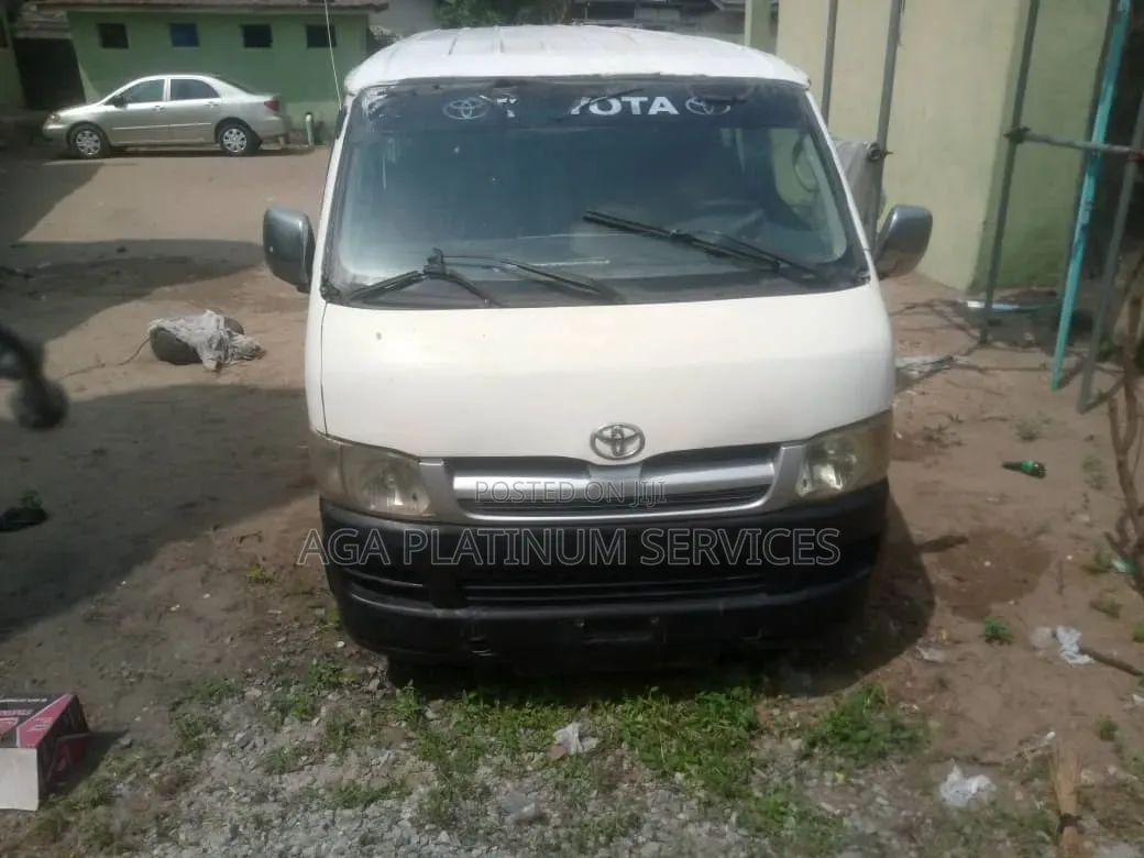 Toyota HiAce 2010 White