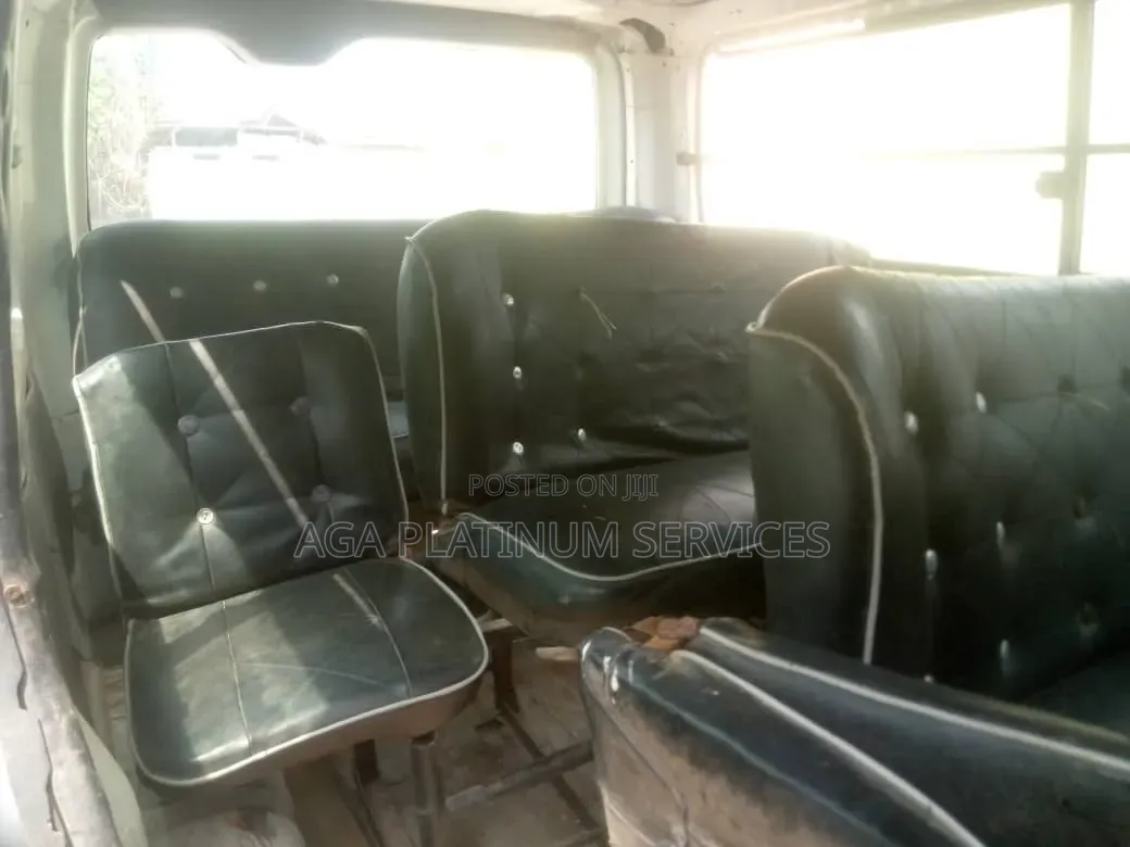 Toyota HiAce 2010 White