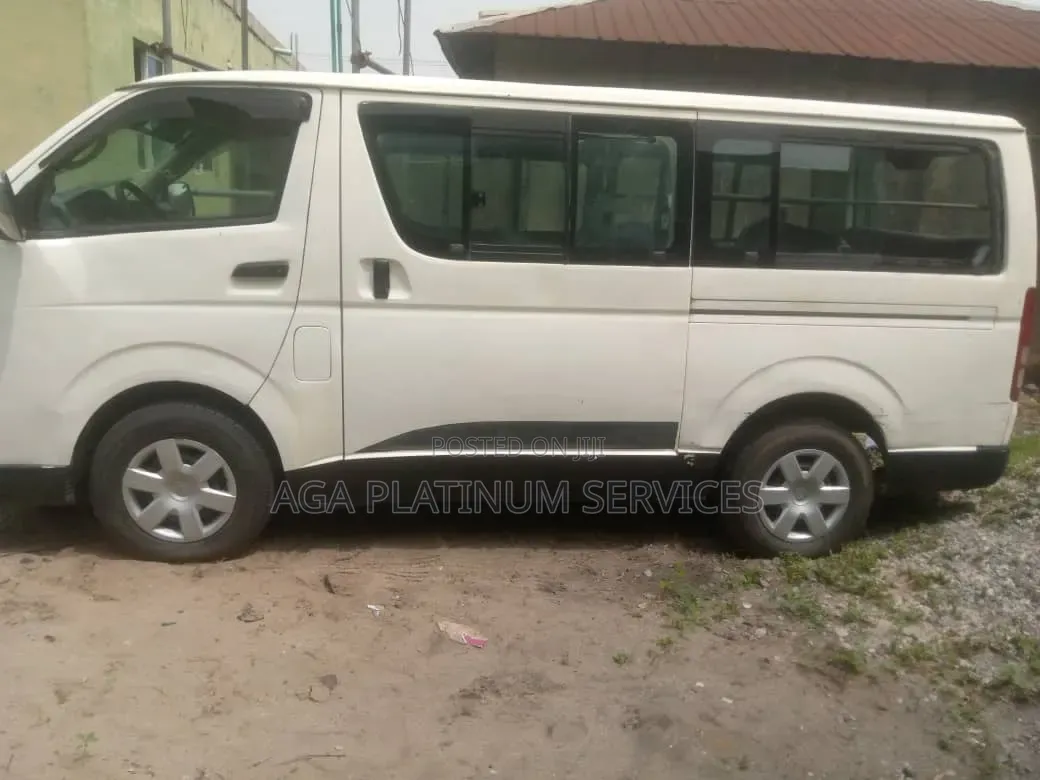 Toyota HiAce 2010 White