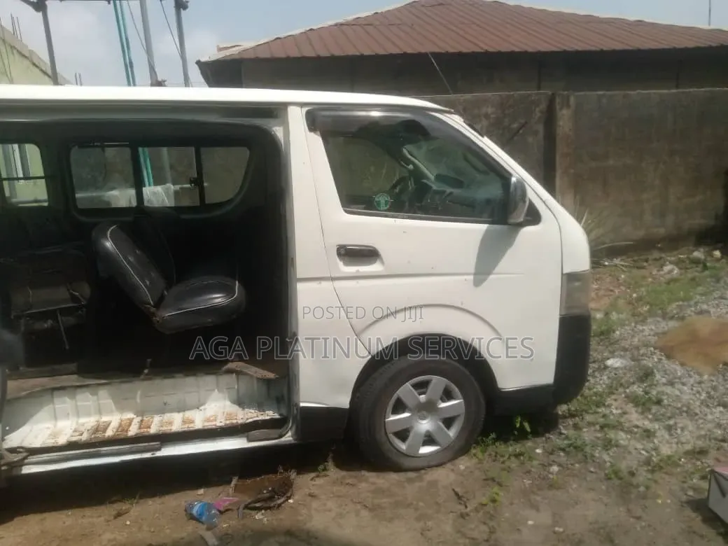 Toyota HiAce 2010 White