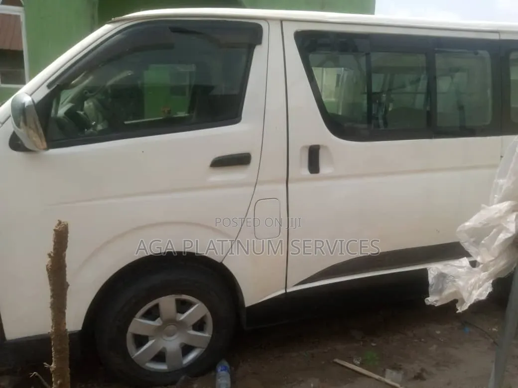 Toyota HiAce 2010 White