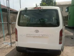 Toyota HiAce 2010 White