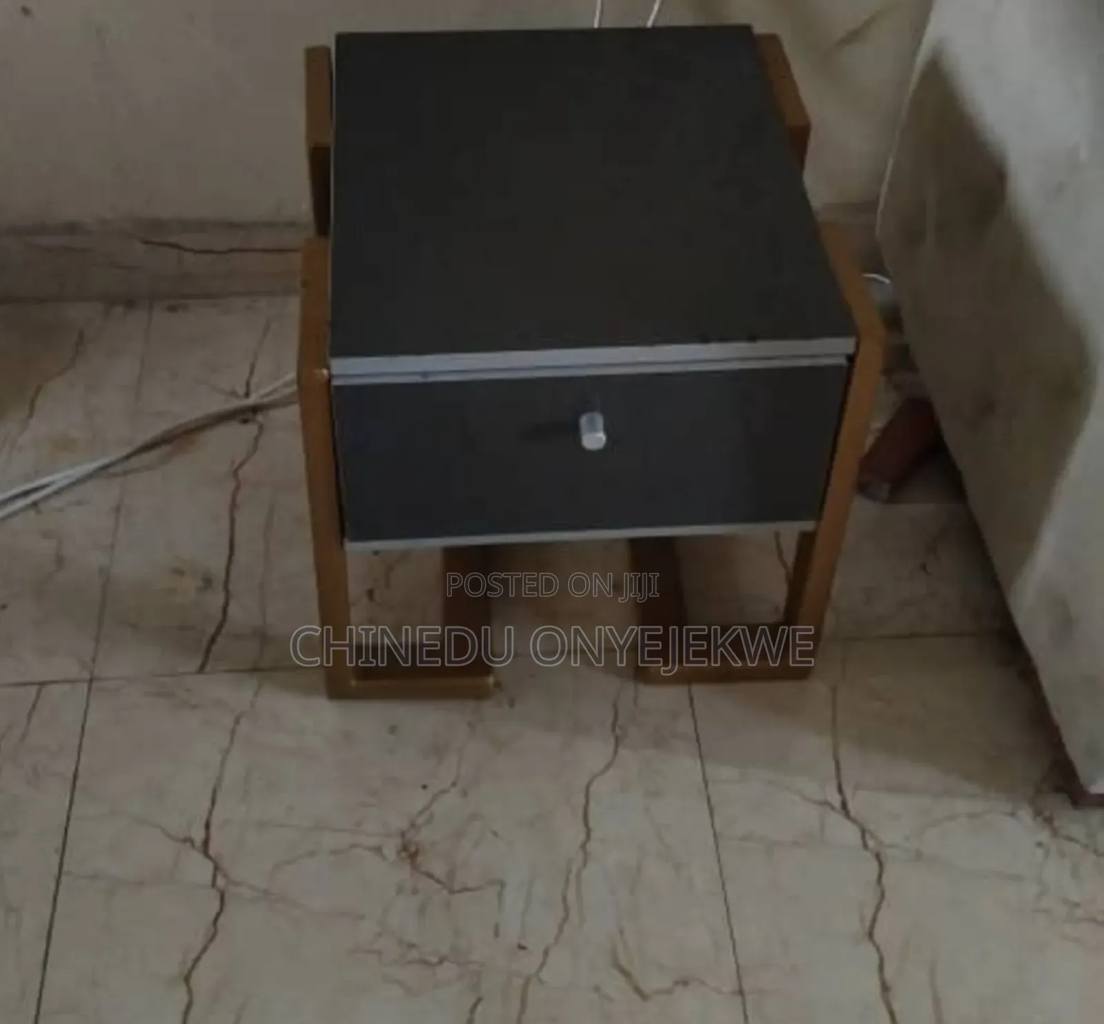 Center Table and 4 Side Stool