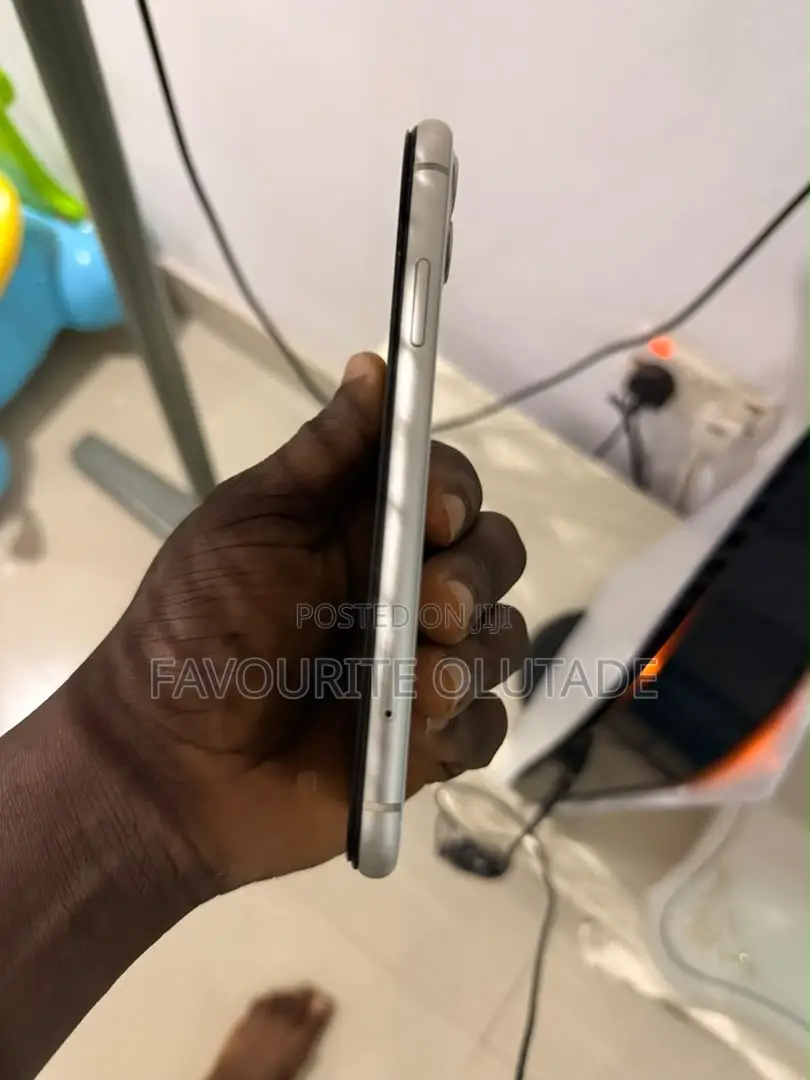 Apple iPhone 11 64 GB White
