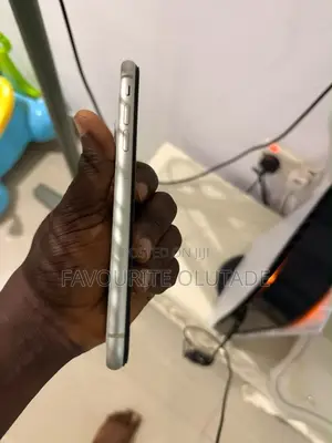 Apple iPhone 11 64 GB White