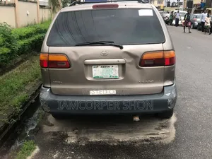 Toyota Sienna XLE & 1 hatch 2000 Gray