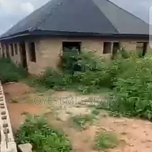 2bdrm Apartment in Agunbelewo, Osogbo for sale