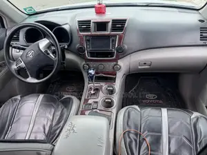 Toyota Highlander 2013 Silver