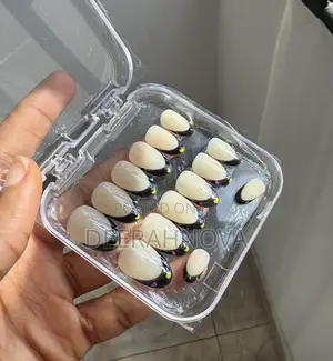 Press-on Nails (D126)