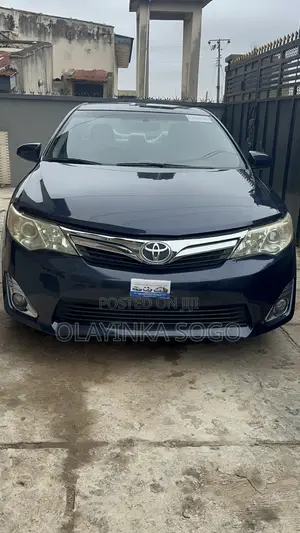 Toyota Camry LE 4dr Sedan (2.5L 4cyl 6A) 2014 Blue