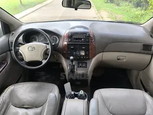 Toyota Sienna 2004 Gold