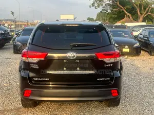 Toyota Highlander SE 2019 Black