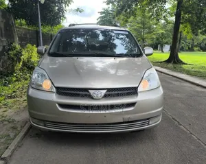 Toyota Sienna 2004 Gold