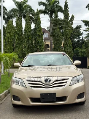Toyota Camry 2012 Gold