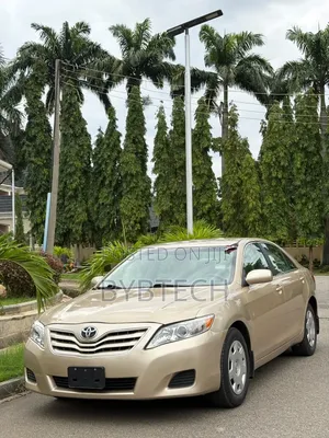 Toyota Camry 2012 Gold