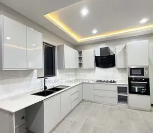 4bdrm Apartment in Lekki Phase 1 for rent