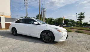 Toyota Camry SE 4dr Sedan (2.5L 4cyl 6A) 2015 White