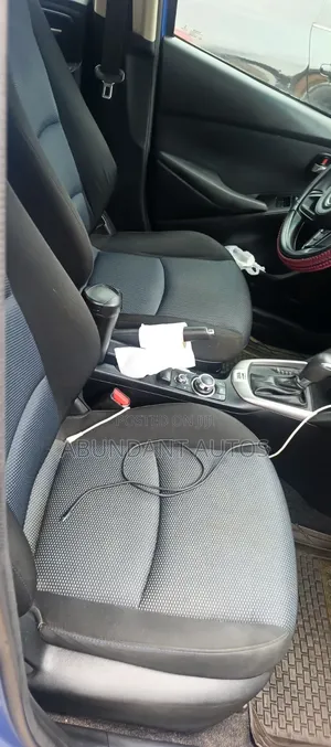 Toyota Yaris LE Sedan 4dr 2019 Blue