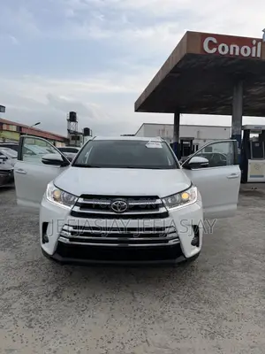 Toyota Highlander XLE 4dr SUV AWD (3.5L 6cyl 6A) 2015 White