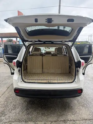 Toyota Highlander XLE 4dr SUV AWD (3.5L 6cyl 6A) 2015 White