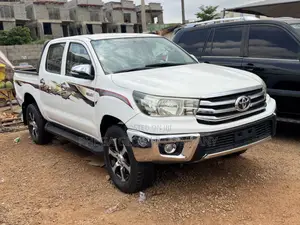Toyota Hilux 2013 White