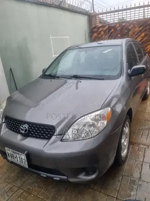 Toyota Matrix Hatchback FWD (1.8L 4cyl 5M) 2007 Gray