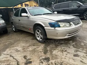 Toyota Camry 2001 Gold