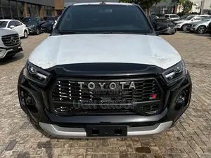 New Toyota Hilux 2025 Black