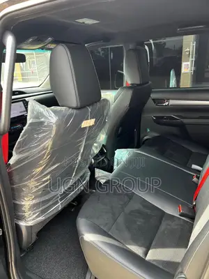 New Toyota Hilux 2025 Black