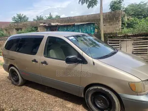 Toyota Sienna CE 1998 Gold