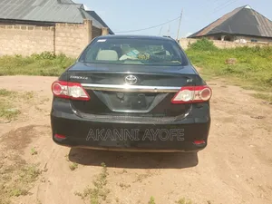 Toyota Corolla LE 4dr Sedan (1.8L 4cyl 4A) 2013 Black