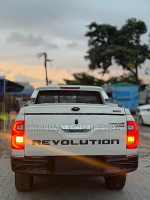 Toyota Hilux 2020 White