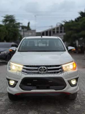 Toyota Hilux 2020 White